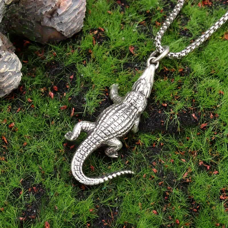 Retro Domineering Crocodile Pendant Necklace