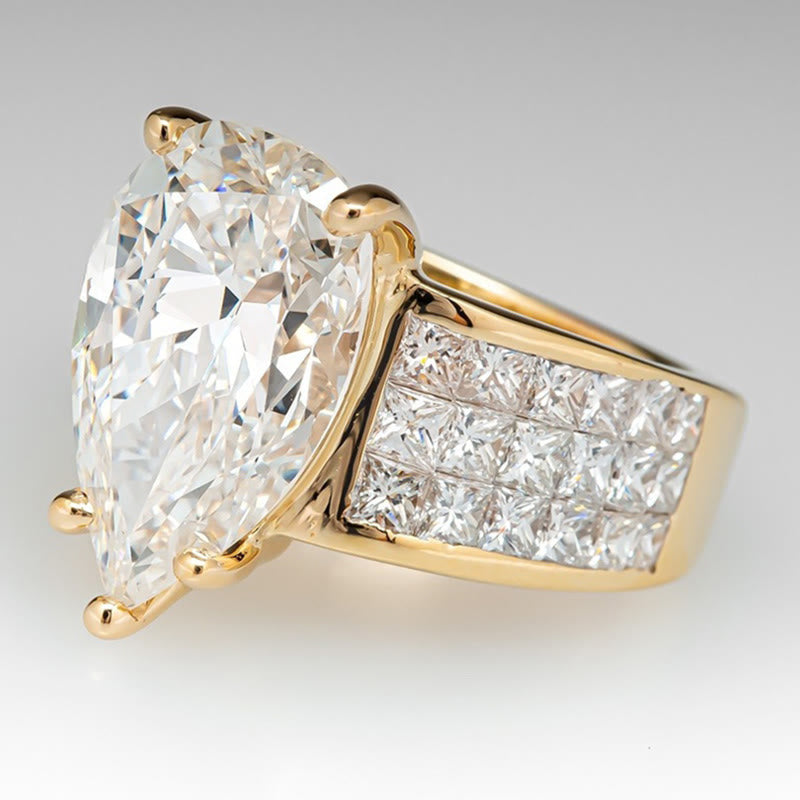 Luxury Exquisite Pear Cut Zircon Ring