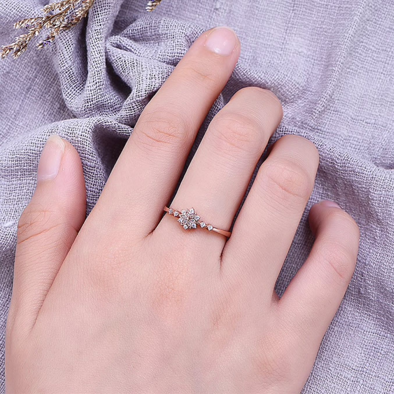 Creative Snowflake Zircon Ring