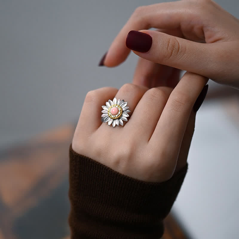 Women's Vintage Daisy Ring and Earrings