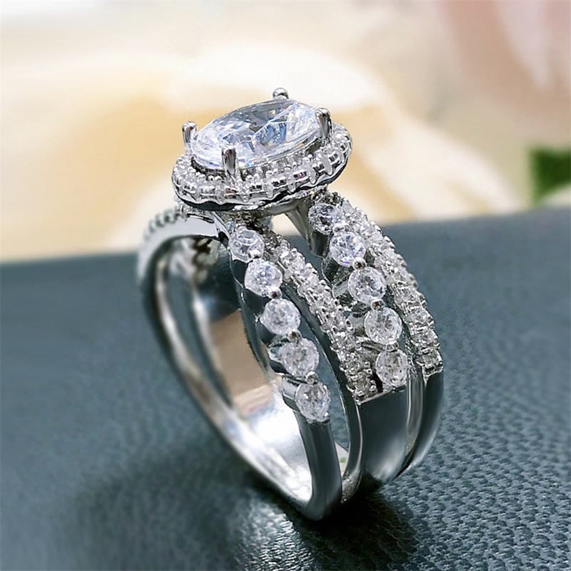 "Shiny Love" Oval Cubic Zircon Engagement Ring