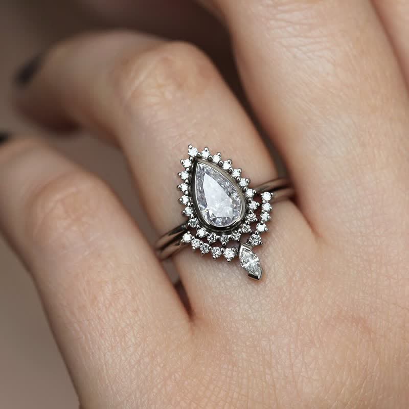 Pear Halo Shine Zircon Ring