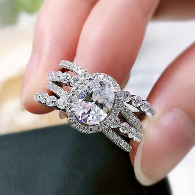 "Shiny Love" Oval Cubic Zircon Engagement Ring