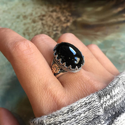 Two-tone Embossed Daisy Obsidian Ring