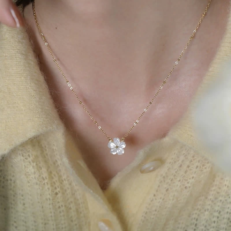 Women's White Shell Daisy Blossom Necklace