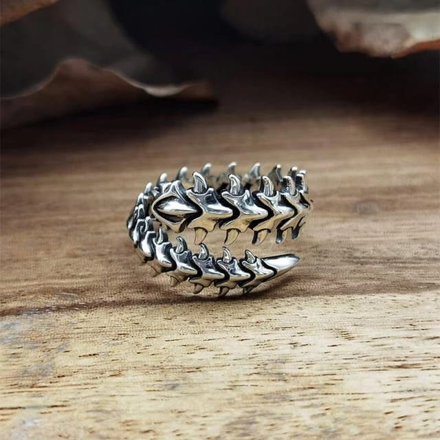 Gothic Punk Winding Centipede Ring