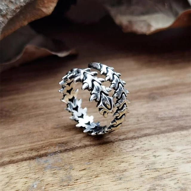 Gothic Punk Winding Centipede Ring