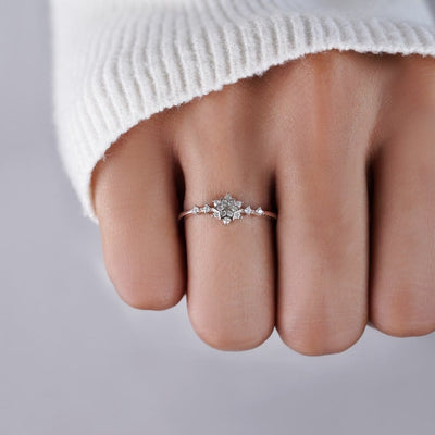 Creative Snowflake Zircon Ring