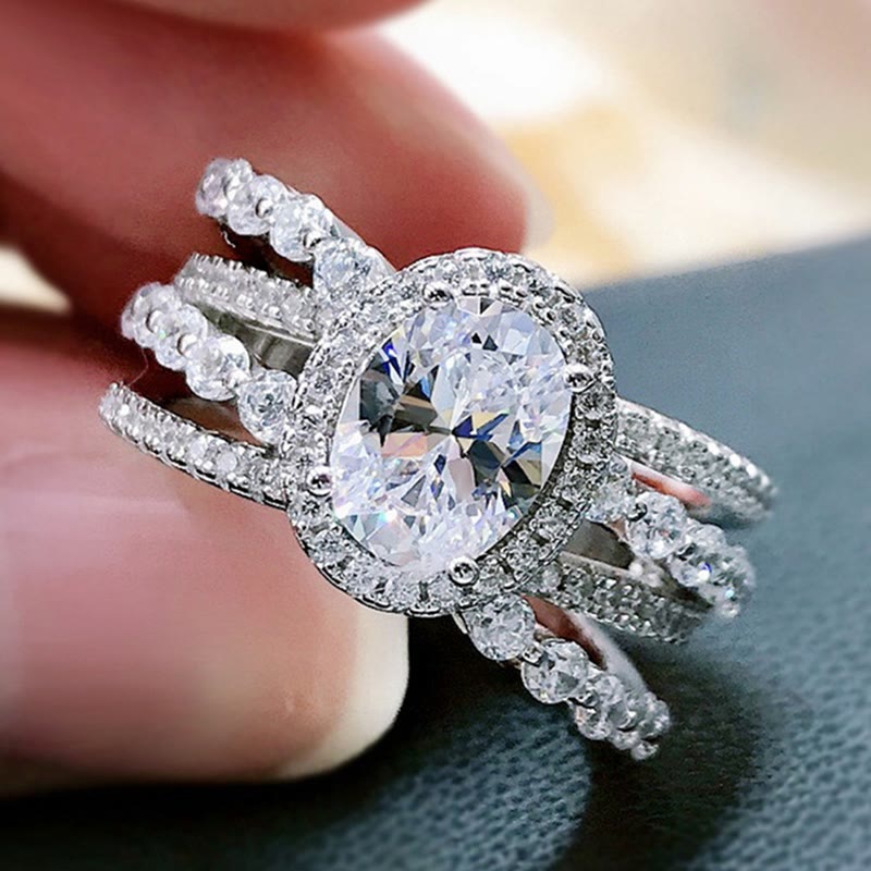 "Shiny Love" Oval Cubic Zircon Engagement Ring