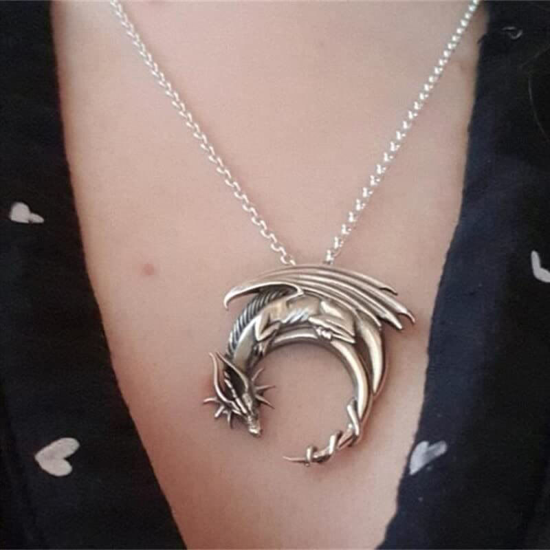 Creative Flying Dragon Necklace