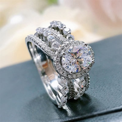 "Shiny Love" Oval Cubic Zircon Engagement Ring