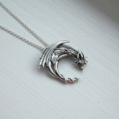 Creative Flying Dragon Necklace