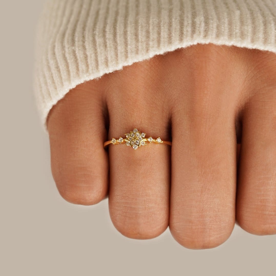 Creative Snowflake Zircon Ring