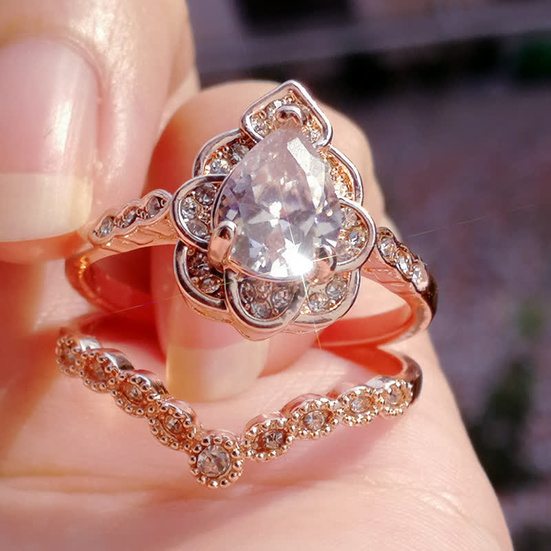 2Pcs Golden Teardrop Shaped Petals Ring Set