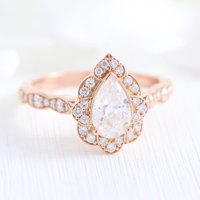 2Pcs Golden Teardrop Shaped Petals Ring Set